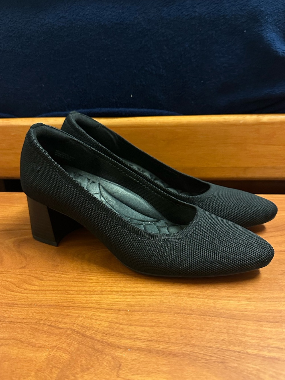 Vivaia Georgia Pointed Toe Chunky Heels Black size 40 US Women’s 9 Comfort Shoes